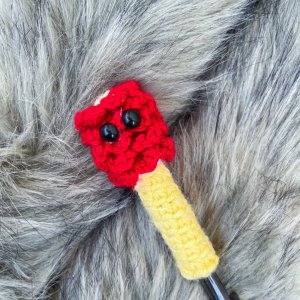 Crochet pen cover