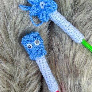 Crochet pen cover