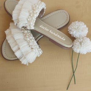 Macrame slipper decorated with Loly