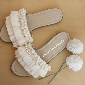 Macrame slipper decorated with Loly