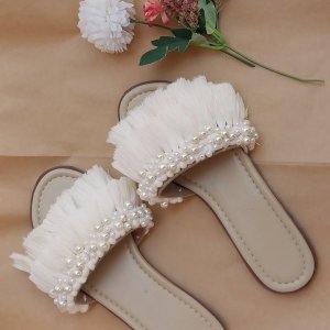 Macrame slipper decorated with Loly