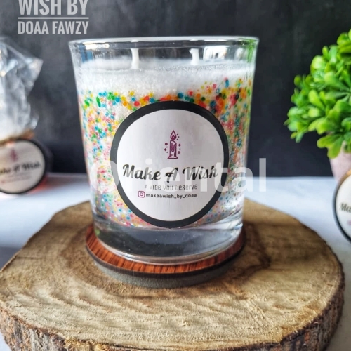 Scented candle with a refreshing peach scent