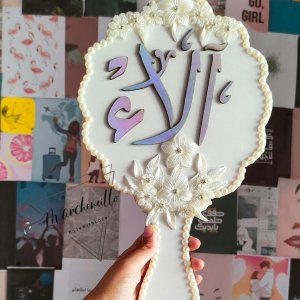 A mirror inlaid with roses and tulle for the bride