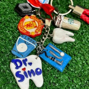 Keychain made from thermal clay for the dentist