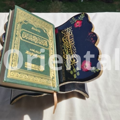 Qur’an holder wood and resin,19*29cm.